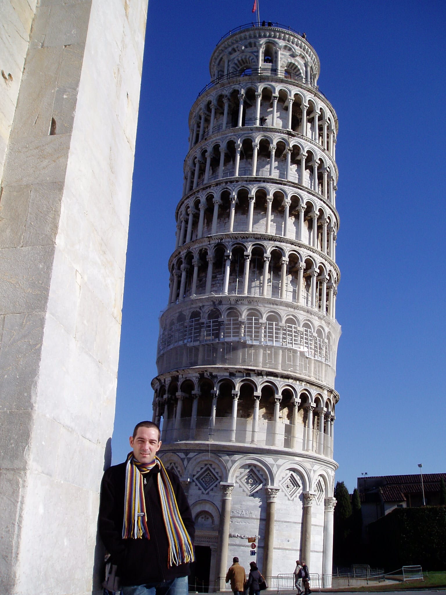 En Pisa evitando sujetar la torre inclinada en esta ocasión